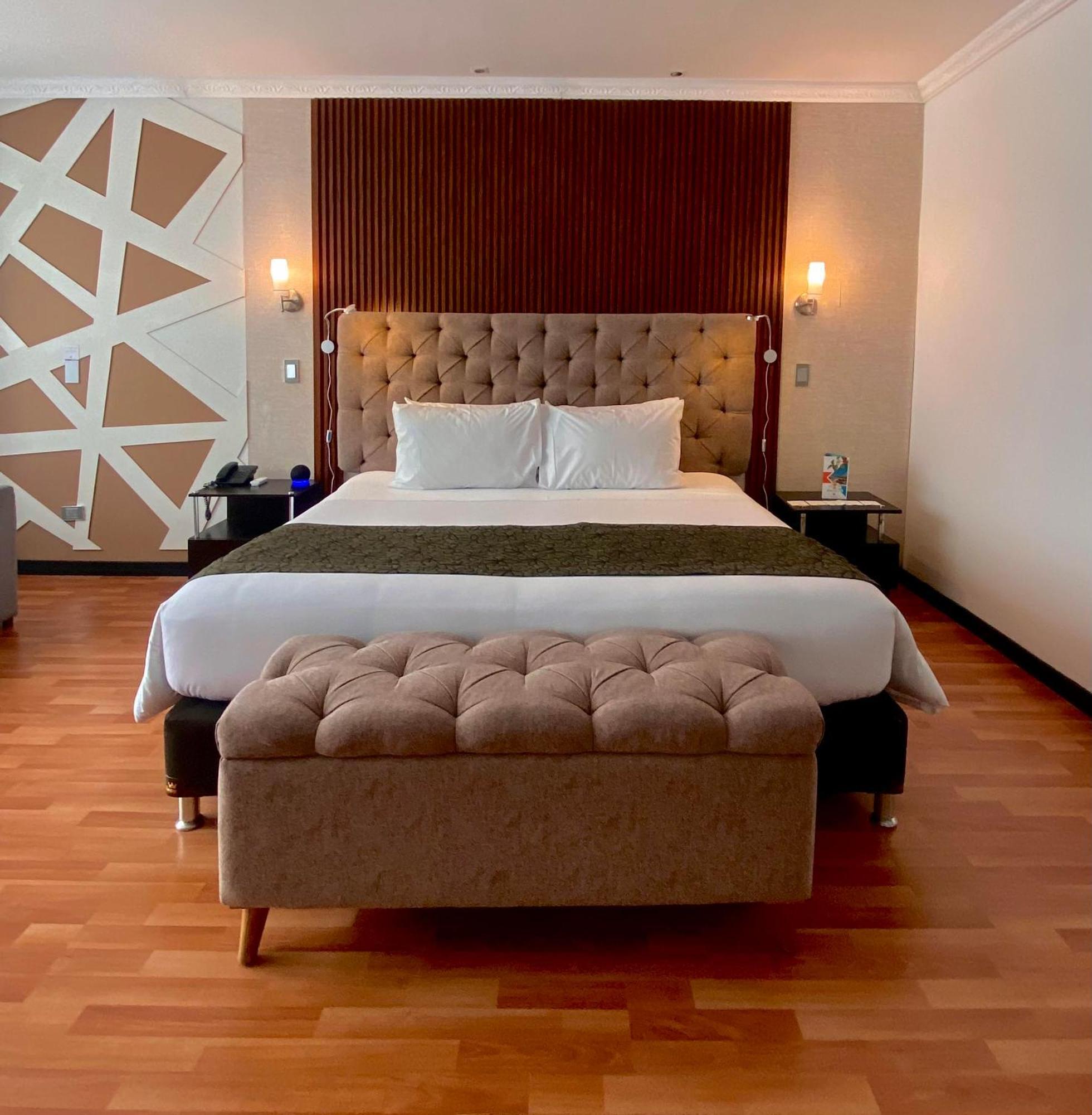Hotel Varuna 4*